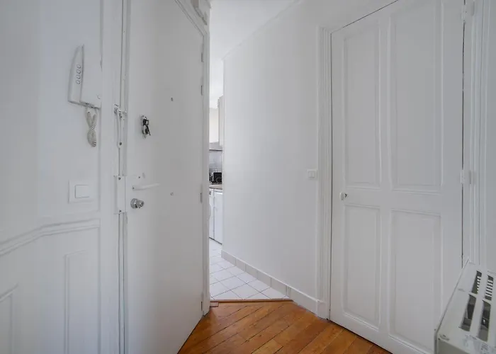 Tiny House Champs Elysees Apartment