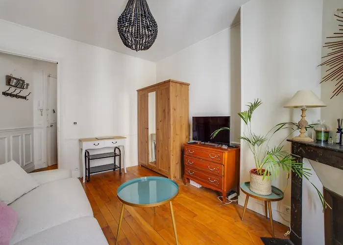 Tiny House Champs Elysees アパート *